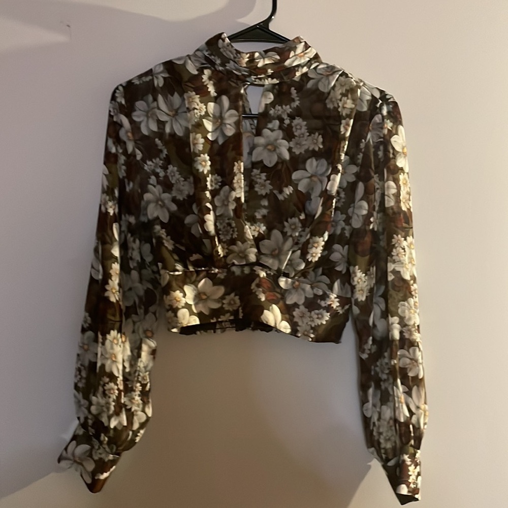 Beautiful floral cropped blouse